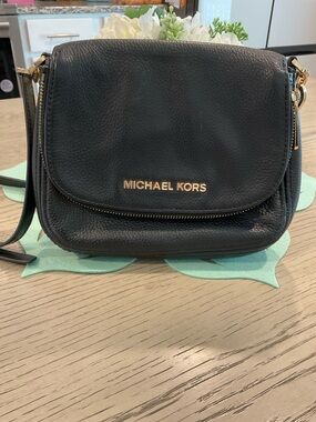 MICHAEL KORS Black Leather Crossbody with Gold Hardware